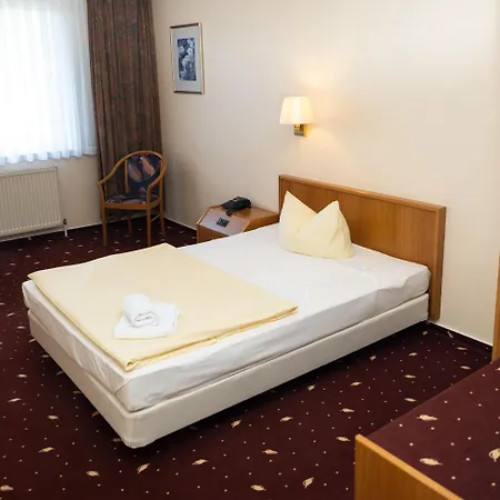 Am Lunikpark Hotel 3*