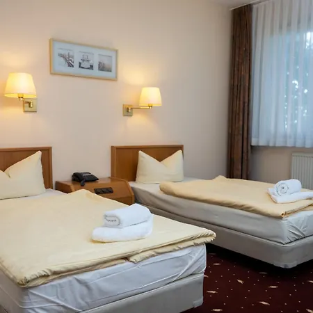 Am Lunikpark Hotel 3*